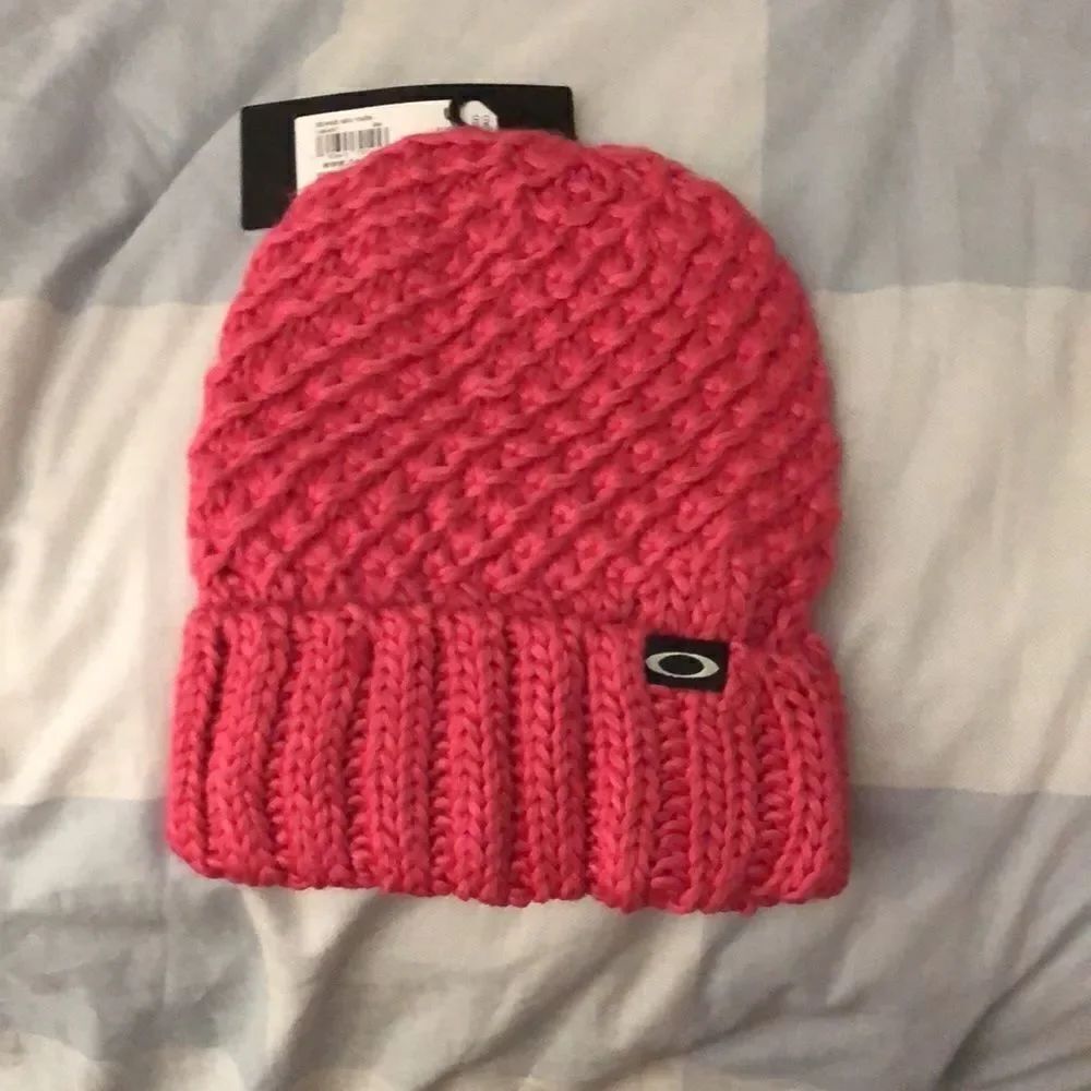 Oakley Mixed Yarn Beanie NWT Cabaret